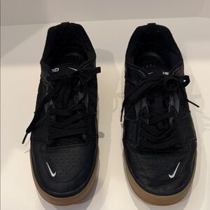 Nike ISHOD Mesh Men Size 10.5 Tennis Shoes Mesh Side Athletic Sneaker SMALL FLAW